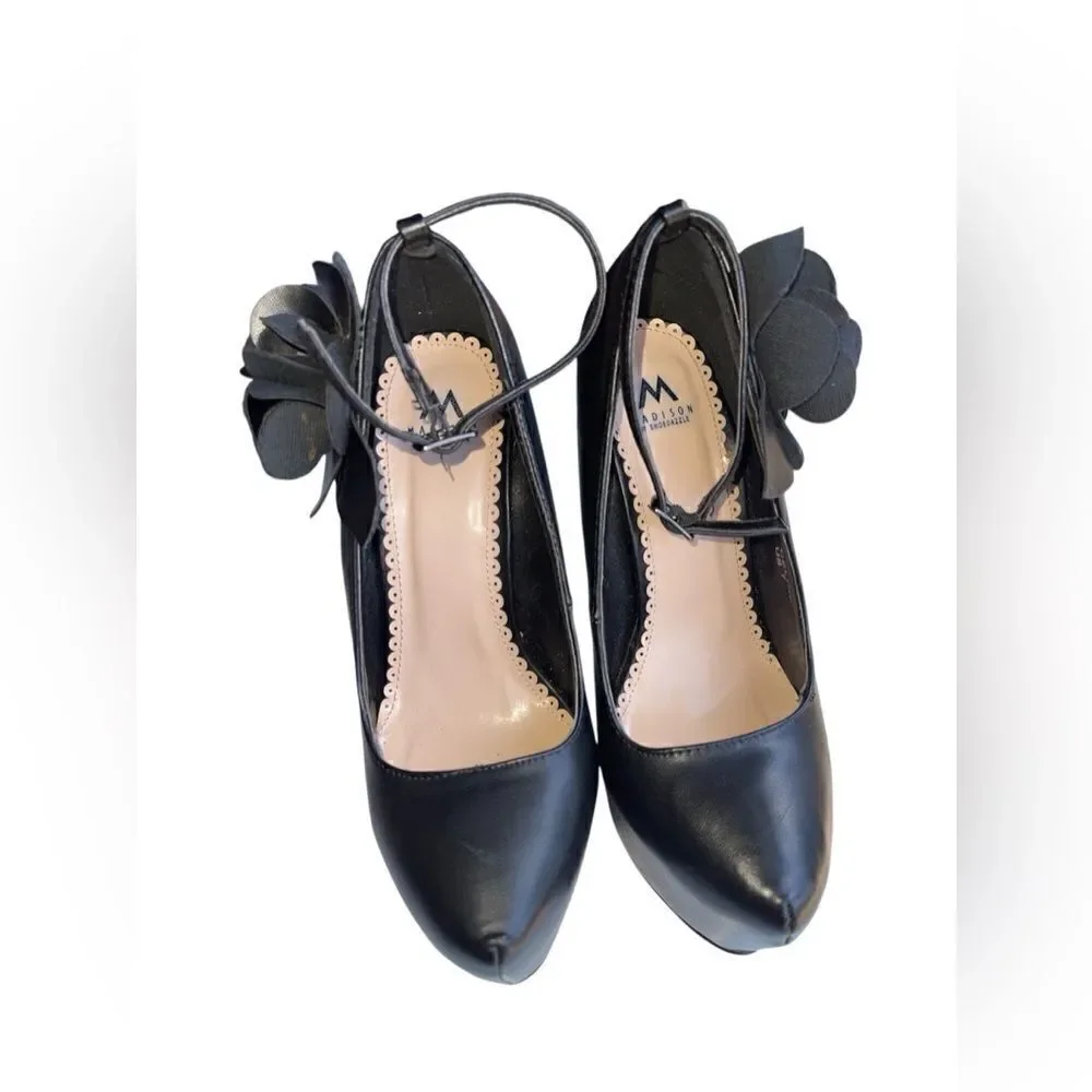MADISON BY SHOEDAZZLE. High Heel Flower Platform ankle strap Black Size 7